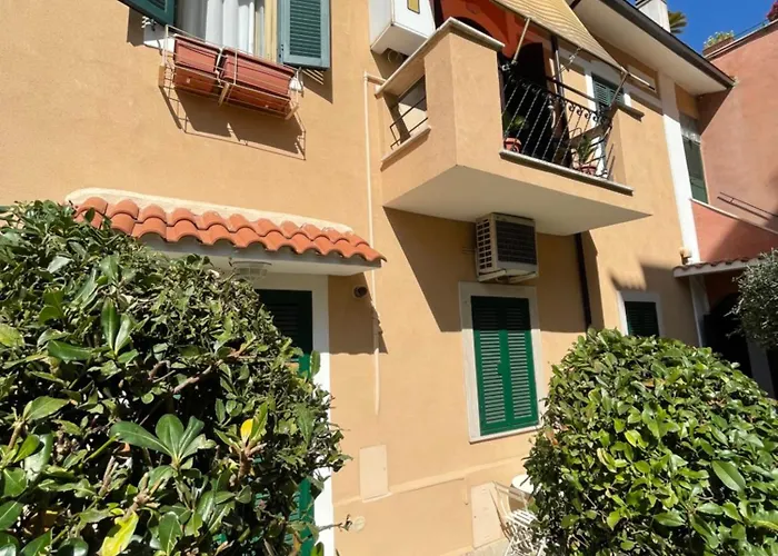 Aurelia G House